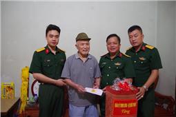 Bộ CHQS tỉnh Cao Bằng: Thăm, tặng quà Chiến sĩ Điện Biên trên địa bàn tỉnh Cao Bằng